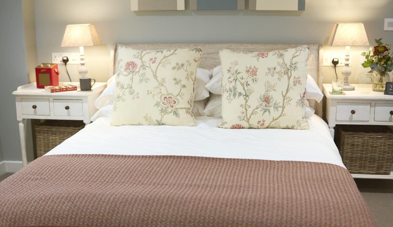 The Three Hills Hotel Bartlow Екстериор снимка